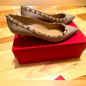 Valentino Garavani rockstud kitten heel nude pumps